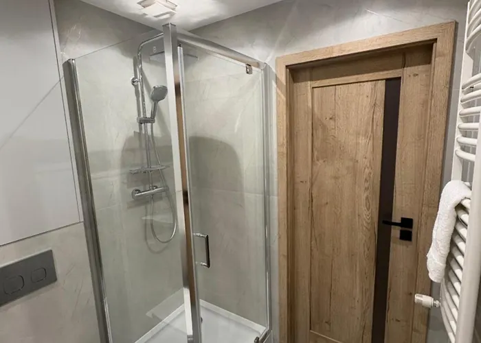 Czestostay Centrum Parking Free * Çestohova